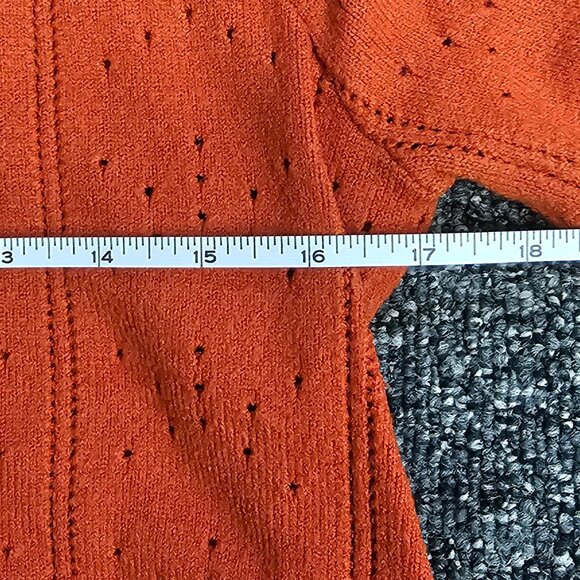 BUNDLE OF 2- Short Sleeve Sweaters- Sz Large - Picture 2 of 8